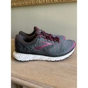 Brooks women’s running shoes size 8
